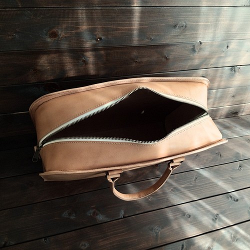 栃木レザーで作ったヌメ革のハンドバッグ】 牛革 レザー 本革 シンプル 