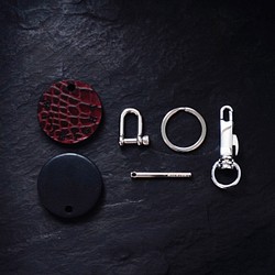 午夜製造 - 工業風皮革鑰匙圈（月) 暗紅/ MIDNIGHT - Leather Keyring Darkred 第1張的照片