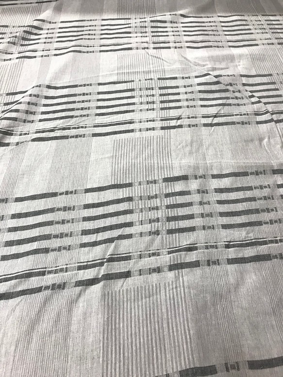 ジャガード織綿100%生地縦糸top糸　ダブルガーゼ幾何学的柄（抗菌防臭加工）115cm×100cmグレーピンク 1枚目の画像