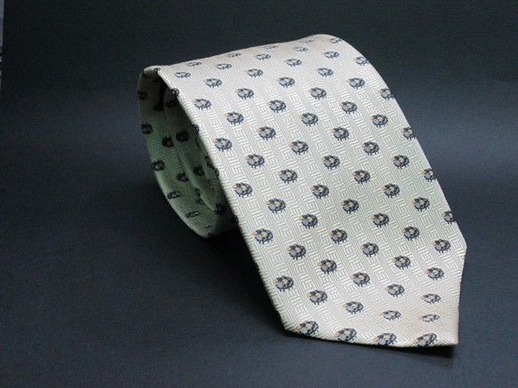 限定販売！！「京織」干支オリジナルネクタイ　シルク100％　　　　　　　　　　　　　　　　　　未　かわいらしいバージョン 1枚目の画像