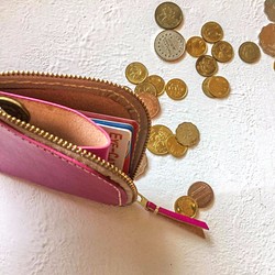 「袋にぶつけないでください」ピンクの植物なめし革L字型の財布 1枚目の画像