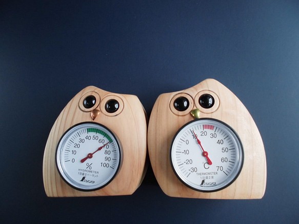 フクロウの温度計＆湿度計付きーセット－２(九州の自然応援木工房） 1枚目の画像