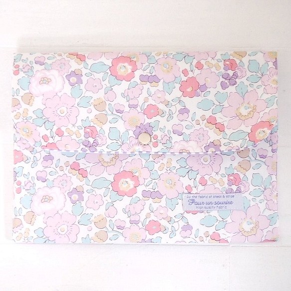 リバティ 母子手帳ケース ベッツィ/ピンクモーヴ B6サイズ マルチケース 1枚目の画像