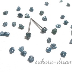 ブルーダイヤモンドの小粒ピアス２㎜  アレルギー対応 サージカルステンレス 天然石 オフィス 誕生石 1枚目の画像