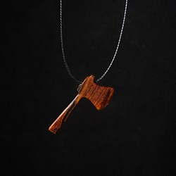 Cocobolo~斧~木製のネックレス 1枚目の画像