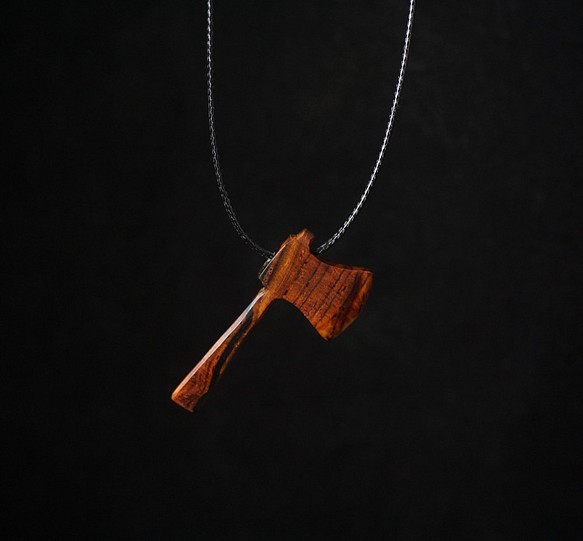 Cocobolo~斧~木製のネックレス 1枚目の画像