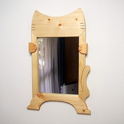 【壁掛けミラー】ネコちゃんの可愛い壁掛けミラー・鏡　ナチュラル仕上げ 1枚目の画像