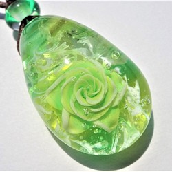 “橄欖石玫瑰”玻璃Tonbonball吊墜玫瑰橄欖石 第1張的照片