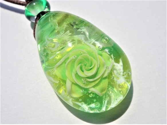 “橄欖石玫瑰”玻璃Tonbonball吊墜玫瑰橄欖石 第1張的照片