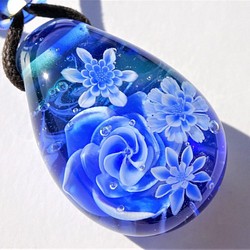 “藍色玫瑰和Korihana”挂件玻璃球蜻蜓藍玫瑰 第1張的照片