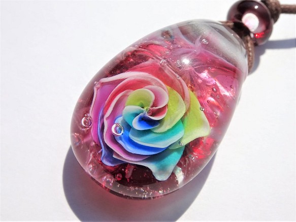 “彩虹玫瑰”玻璃珠球吊墜玫瑰 第1張的照片