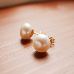 8mm白色珍珠單隻耳環/耳釘（14kgf /可更換樹脂耳釘） 第1張的照片