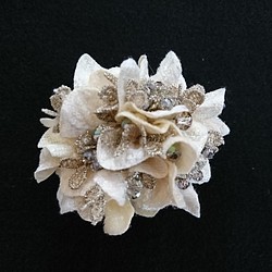 コサージュ ［ velvet petal corsage （クリーム） ］ 1枚目の画像