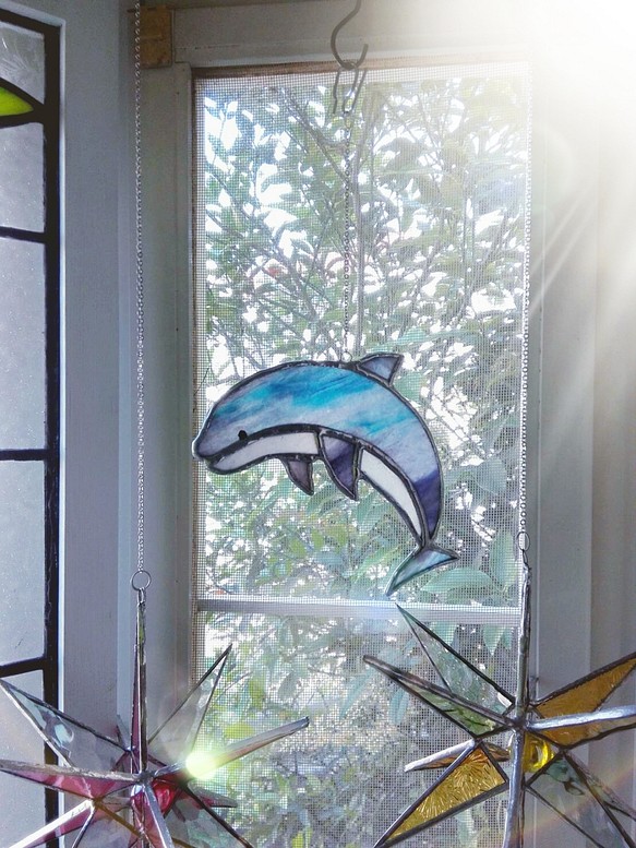 ステンドグラス　イルカのサンキャッチャー 1枚目の画像