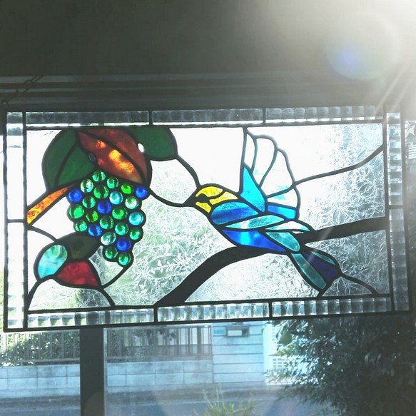 ステンドグラス 青い鳥とぶどうのパネル(スタンド付) その他アート 