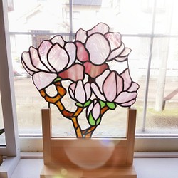 ステンドグラス製 アンティーク調 ピンクの木蓮 サンキャッチャー