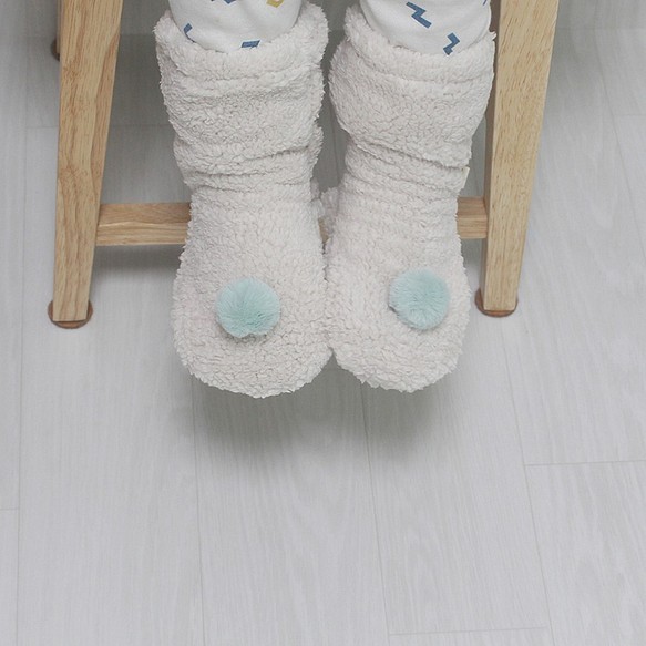 赤ちゃんの靴下 赤ちゃんの冬用の靴下 冬用の靴下 Baby Mint Pompom Socks 冬向け ベビー服 こもれび 通販 Creema クリーマ ハンドメイド 手作り クラフト作品の販売サイト