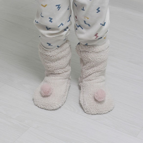 赤ちゃんの靴下 赤ちゃんの冬用の靴下 冬用の靴下 Baby Pink Pompom Socks ベビー服 こもれび 通販 Creema クリーマ ハンドメイド 手作り クラフト作品の販売サイト