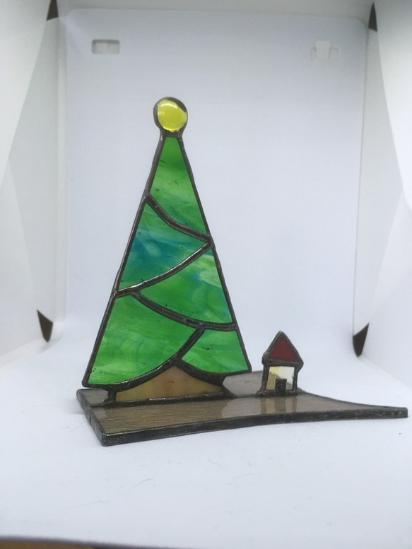 ステンドグラスのクリスマスツリー 1枚目の画像