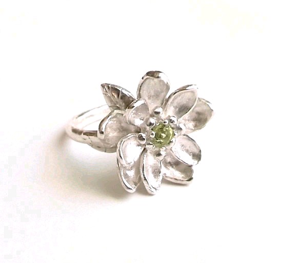 大輪の花を咲かせるsilverリング 指輪 リング Cantik 通販 Creema クリーマ ハンドメイド 手作り クラフト作品の販売サイト