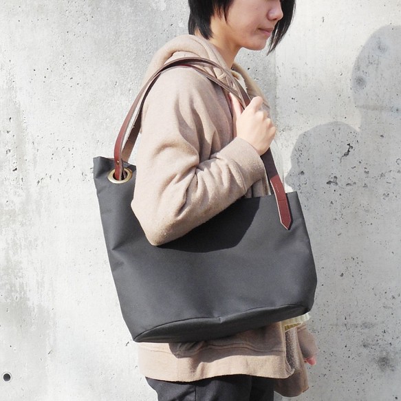 不對稱手提袋U0201深灰色[更改]日本製造 第1張的照片