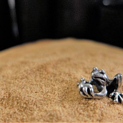冬に恋しいハート蛙リング 1枚目の画像