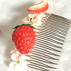 苺とお花のヘアコーム 1枚目の画像