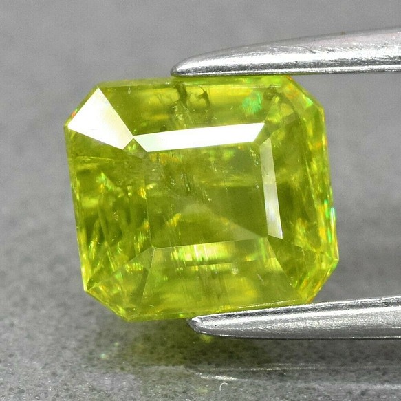 天然石 スフェーン ルース 1.36ct 非加熱 マダガスカル産　虹の煌めきと珍しいオクタゴンカット！