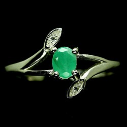 華奢な1粒！ エメラルド 14号 リング 指輪 ザンビア産　綺麗なグリーンカラーの色味！ 1枚目の画像