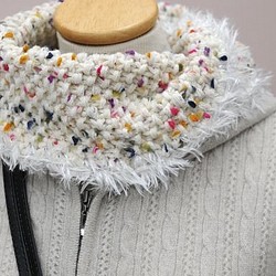 春色　カシミア糸の手編みスヌード　ウールポンポン　 1枚目の画像