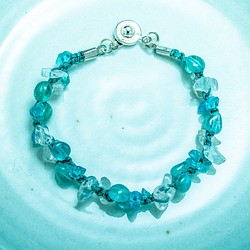 A01-01-0002藍色花圈手鍊-磷灰石白水晶 第1張的照片