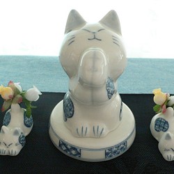 京焼　染付　猫の置物　「お祈り猫」　猫のお地蔵さんセット 1枚目の画像