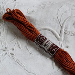 *アンティーク糸  CBカルティエ・ブレッソン 刺繍糸 マタニア 茶色系. 1枚目の画像