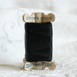 *アンテイーク  Coton a Coudre　立体糸巻き 黒. 1枚目の画像