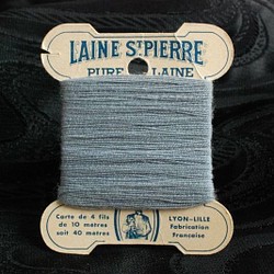 *アンティーク糸 レーヌ・サン・ピエールの糸 薄いグレー. 1枚目の画像
