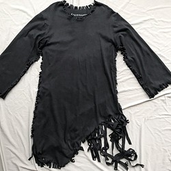 ユニークな前衛的な黒のドレスユニークかつ前衛的な黒のドレス 1枚目の画像
