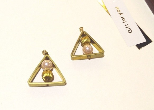 エレガンス - エレガントな真鍮ピンクビーズのイヤリングのペア 1枚目の画像