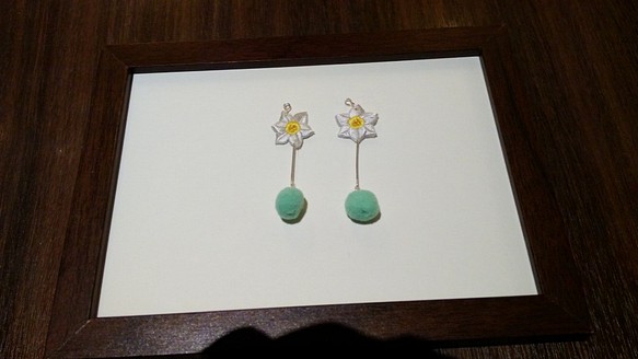 Narcissus-水仙刺繡毛球耳環 第1張的照片