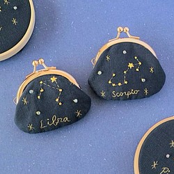 星座の刺繍がま口 夜空 星空 ビーズ キラキラ 夏 アクセサリーケース 1枚目の画像