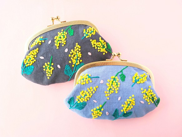 ミモザと桜の刺繍がま口  ポーチ コスメポーチ 財布 1枚目の画像