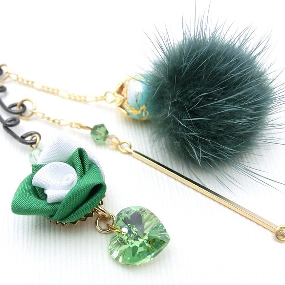 旋鈕手工耳鉤&lt;冬季綠色&gt;【角玫瑰】真絲心形施華洛世奇 第1張的照片