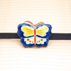 ＜陶器＞まるまる蝶々帯留め（青×黄色） 1枚目の画像