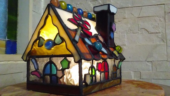 ステンドグラスのお菓子の家　テーブルライト人感センサー付き　new 1枚目の画像