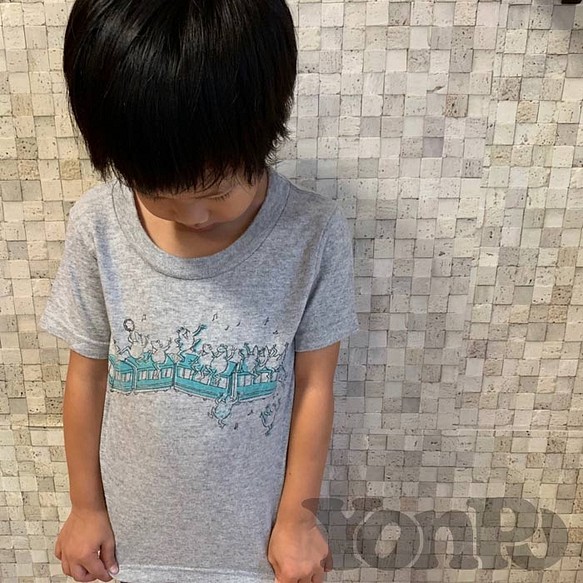 カエル電車キッズtシャツ おくやまゆか 子供服 Yonpo 通販 Creema クリーマ ハンドメイド 手作り クラフト作品の販売サイト