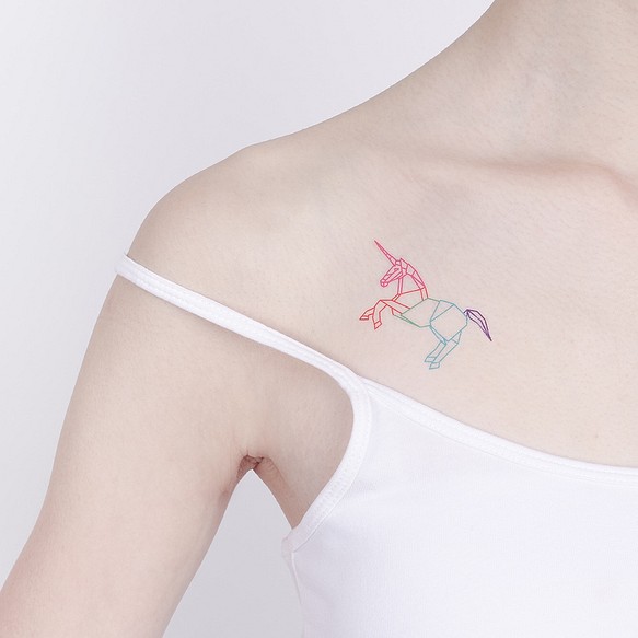 Surprise Tattoos 刺青紋身貼紙 /  摺紙幾何 獨角獸 第1張的照片