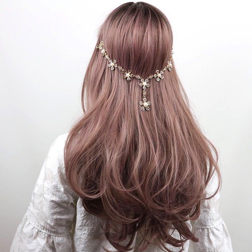 フラワービジューバックカチューシャ ヘアアクセサリー Revecka レベッカ 通販 Creema クリーマ ハンドメイド 手作り クラフト作品の販売サイト