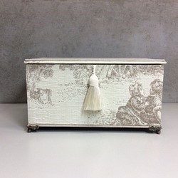 フランス布 トワルジュイ の カルトナージュ 小さめの裁縫箱 猫脚付き 1枚目の画像