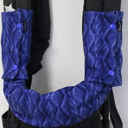 ♡免費送貨♡拉絲紗布針織模式皇家藍頸墊（單） 第1張的照片