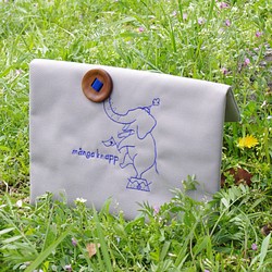 クラッチバッグ ポケット付き 収納 アニマル 動物 サーカス テント ピエロ ケース 刺繍 ボタン 旅行 1枚目の画像