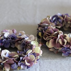 【アート】ダークな紫色の秋色紫陽花を使ったリース（約20㎝） 1枚目の画像